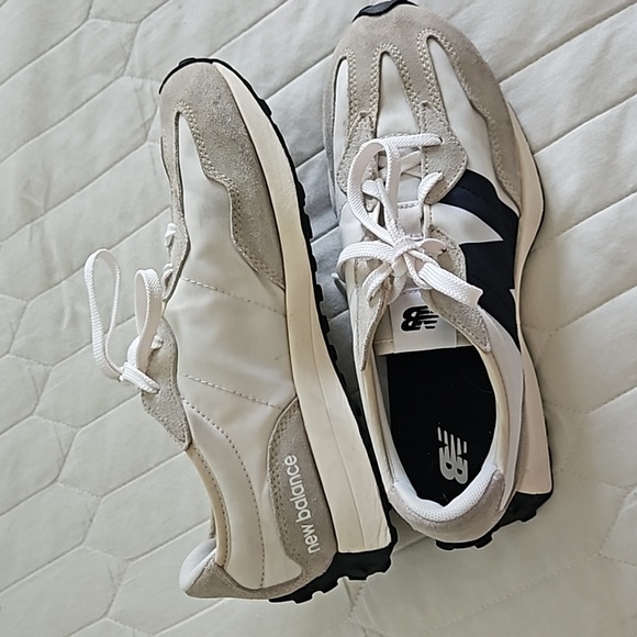 New Balance 327 size 5.5 - Picture 5 of 6